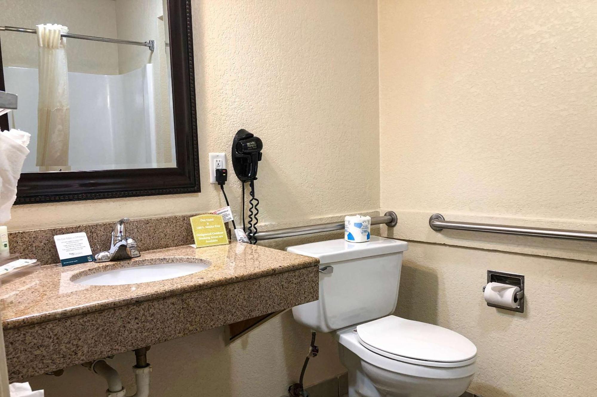 Quality Inn I-70 At Wanamaker Topeka Ngoại thất bức ảnh